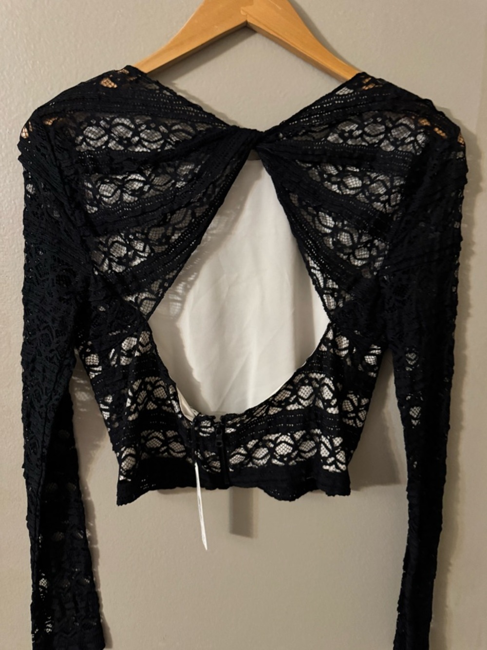 Alice + Olivia Black Lace Open Back Crop Top Size 6 NWT $220